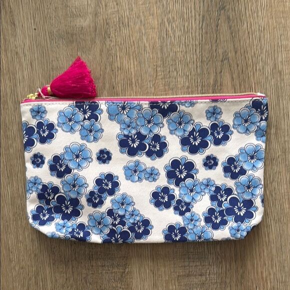 ESTEE LAUDER RECYCLED Blue and White Pouch with Pink Tassel Cosmetic bag - Picture 1 of 3